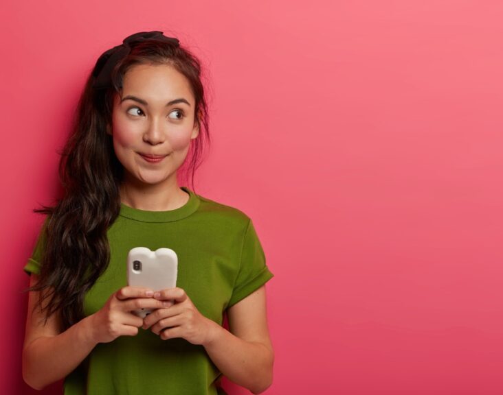 Gotowe opisy na Tindera – czy śledzić gotowe opisy na portal randkowy?