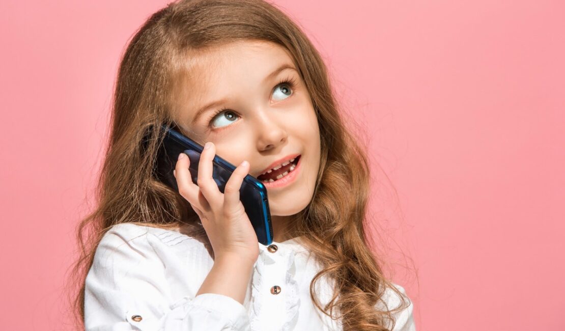 Dziecko uzależnione od telefonu - jakie kroki muszą podjąć rodzice?