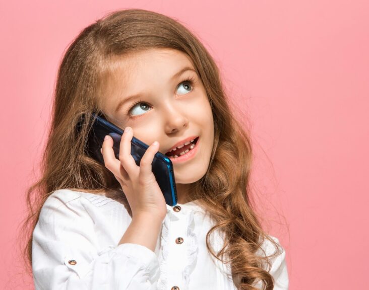 Dziecko uzależnione od telefonu - jakie kroki muszą podjąć rodzice?