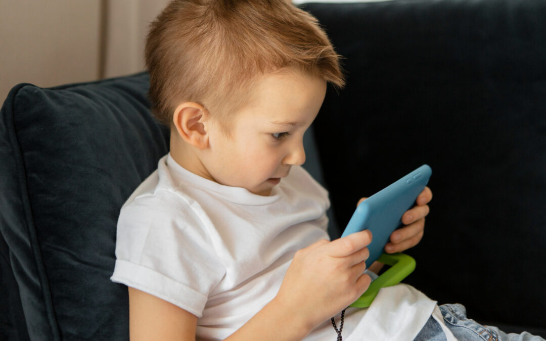 Dziecko uzależnione od telefonu – jakie kroki muszą podjąć rodzice?