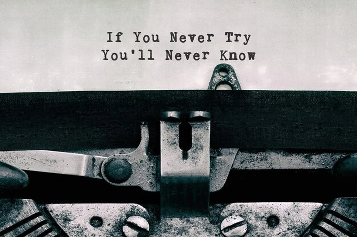 Starożytna maszyna do pisania z tekstem 